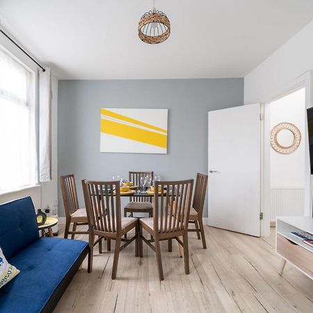 Modern 2 Bed East London Home By Rebby Properties Sleeps 5 Near Canning Town Station Экстерьер фото