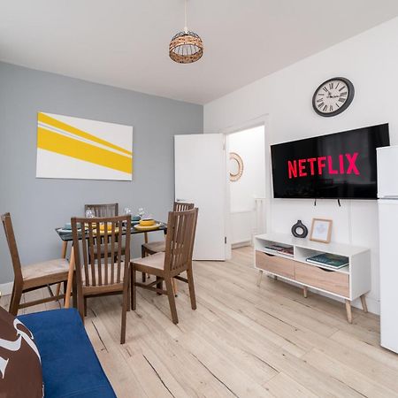 Modern 2 Bed East London Home By Rebby Properties Sleeps 5 Near Canning Town Station Экстерьер фото