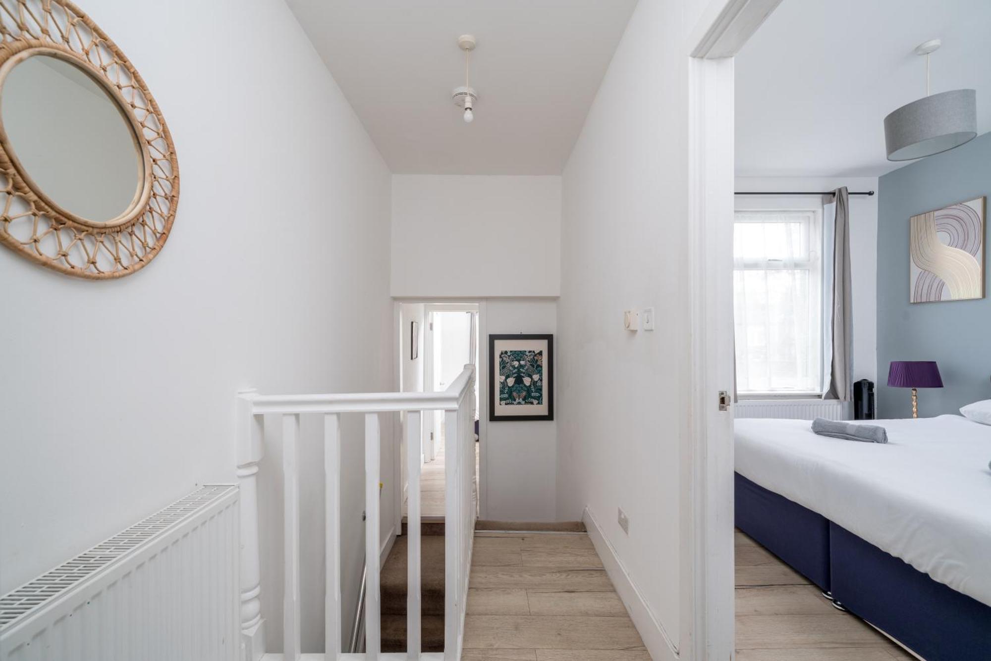 Modern 2 Bed East London Home By Rebby Properties Sleeps 5 Near Canning Town Station Экстерьер фото