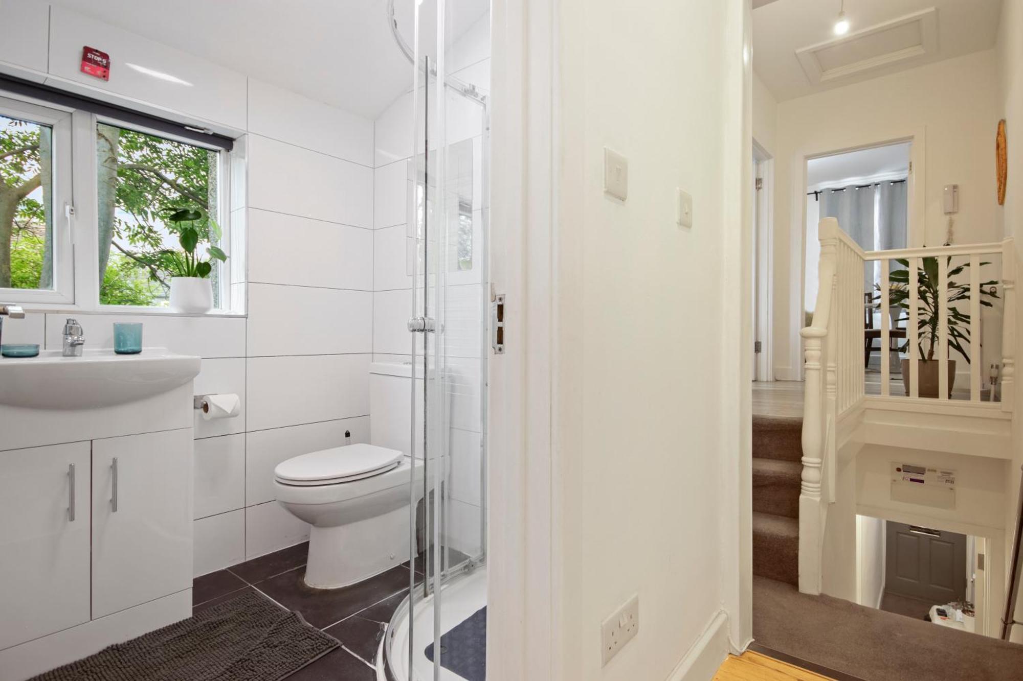 Modern 2 Bed East London Home By Rebby Properties Sleeps 5 Near Canning Town Station Экстерьер фото