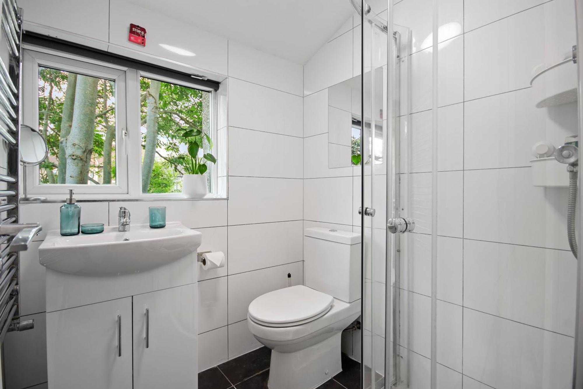 Modern 2 Bed East London Home By Rebby Properties Sleeps 5 Near Canning Town Station Экстерьер фото